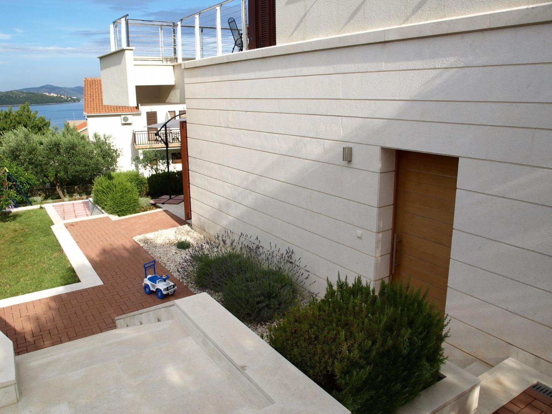 Apartment Marija - free parking Trogir Buitenkant foto