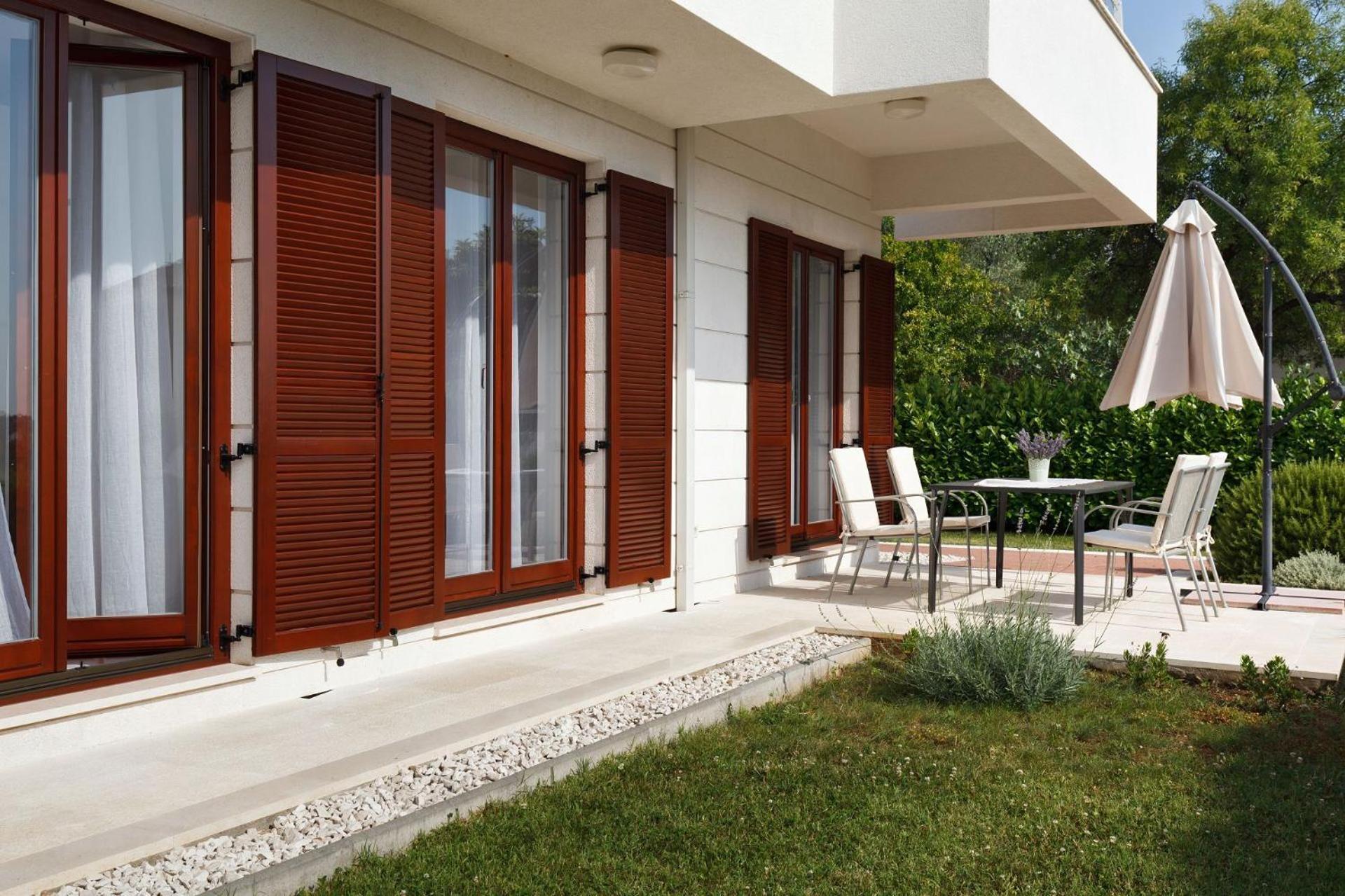 Apartment Marija - free parking Trogir Buitenkant foto