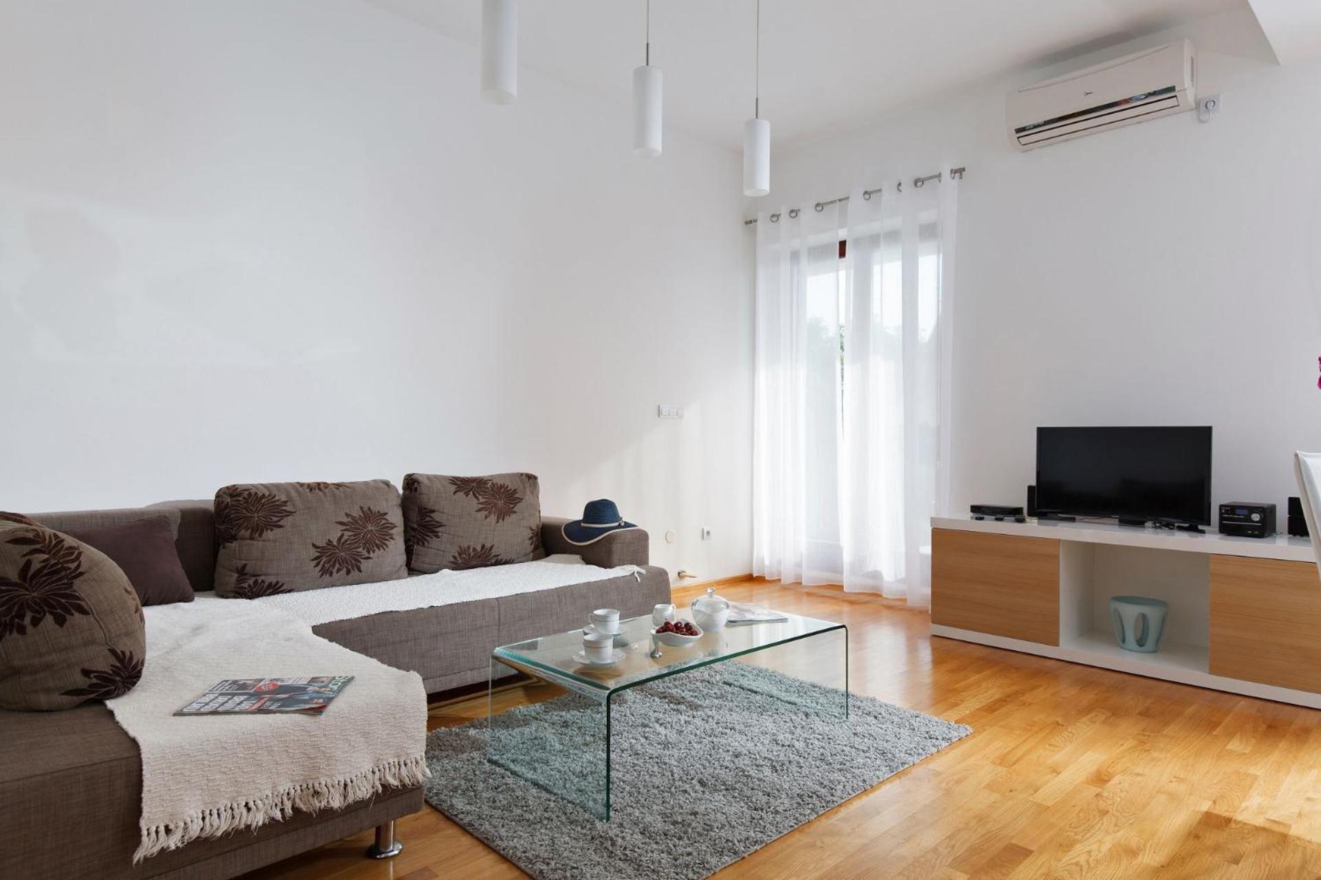 Apartment Marija - free parking Trogir Buitenkant foto
