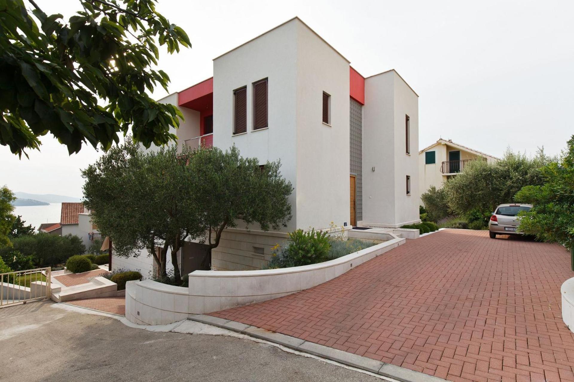 Apartment Marija - free parking Trogir Buitenkant foto