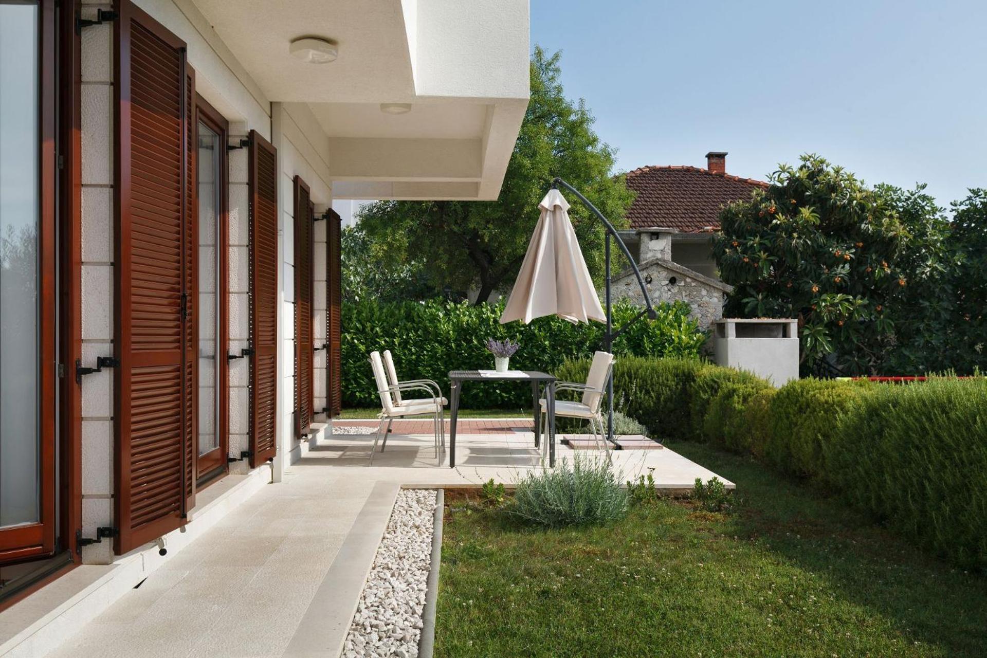 Apartment Marija - free parking Trogir Buitenkant foto