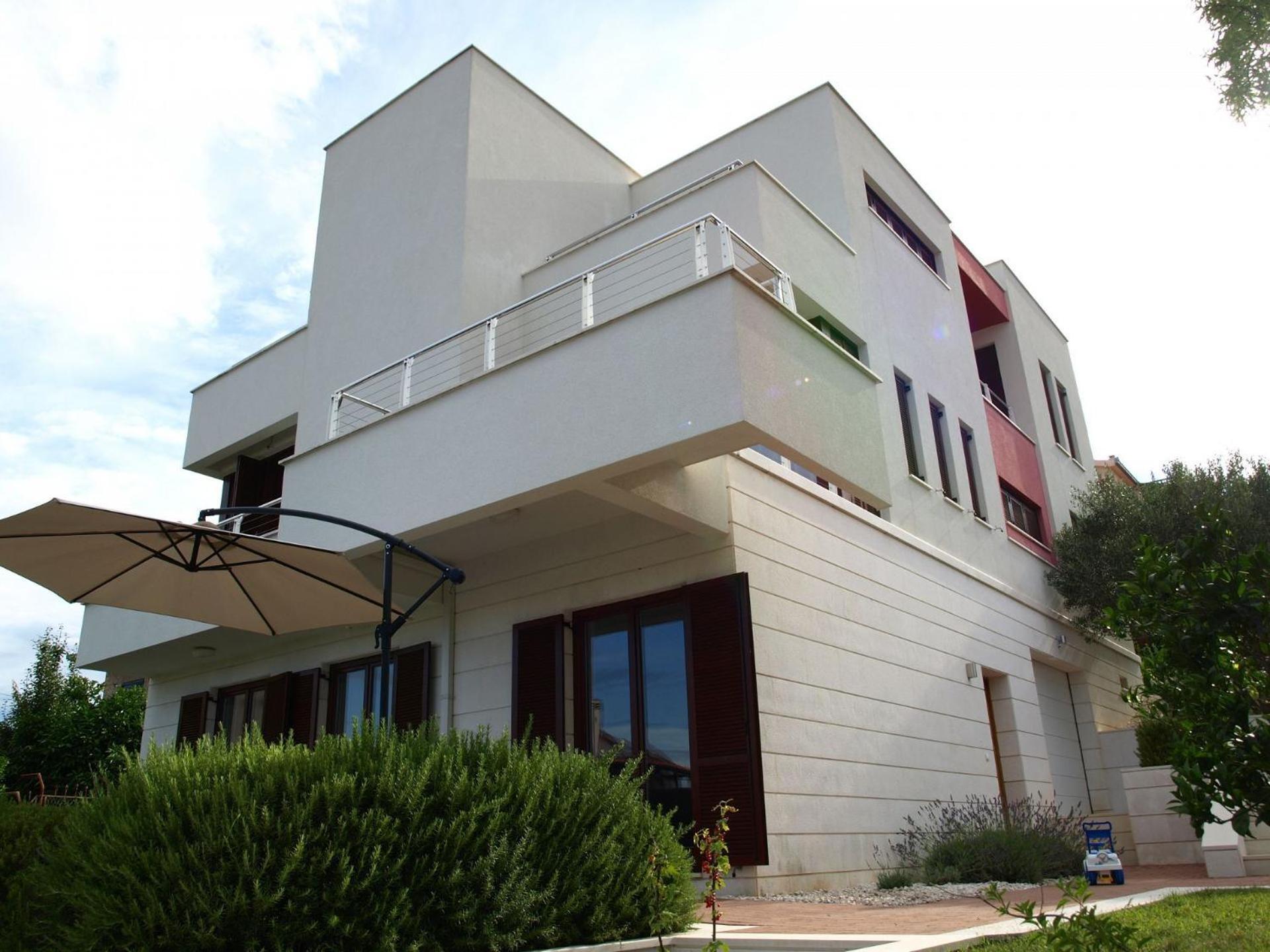 Apartment Marija - free parking Trogir Buitenkant foto